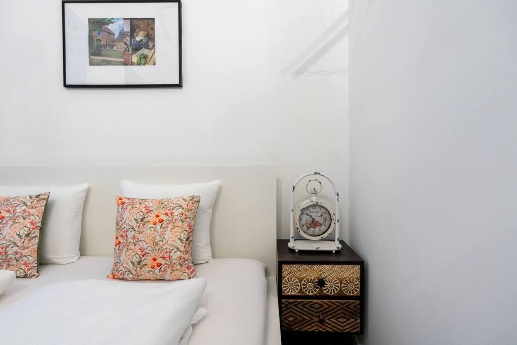 Practical 1br Flat By Center By Hm * Viena